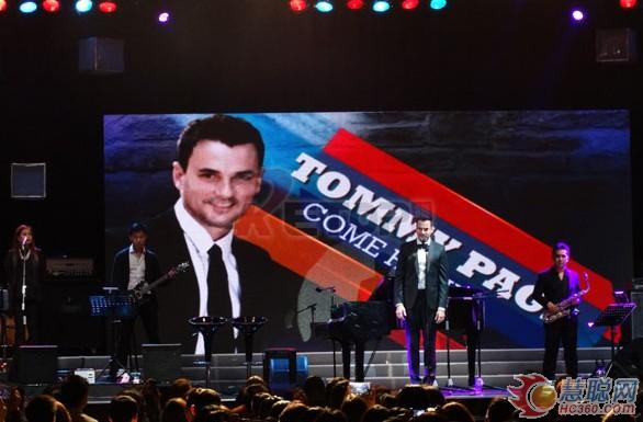 汤姆.佩奇演唱会激情开唱 锐拓户内全彩LED屏惊艳