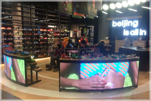 锐拓显示炫丽打造阿迪达斯亚洲旗舰店