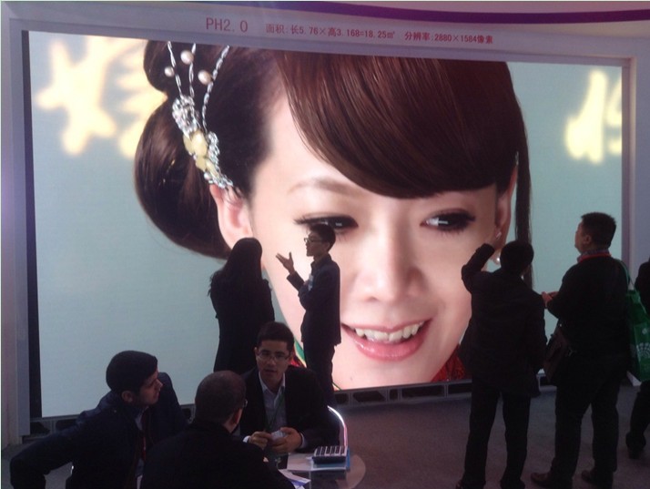 用专业说话 2014广州LED展蓝普展位爆棚