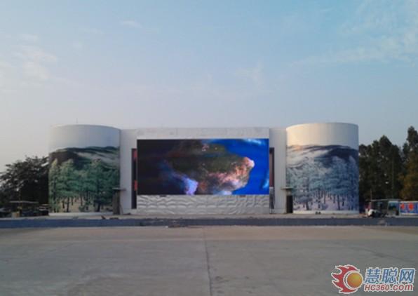 洲明P10户外LED全彩屏助力粤西首家大型露天汽车影院
