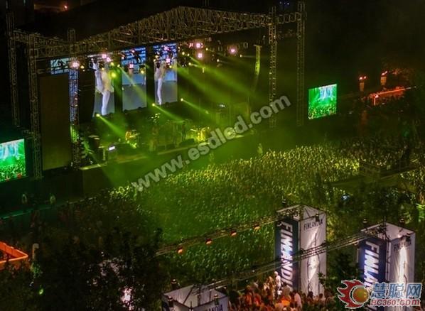 蕾哈娜演唱会创新纪录 易事达显示屏倾力助阵