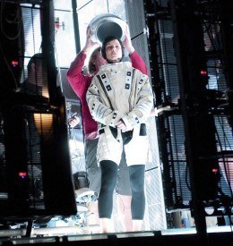 揭秘《地心引力》：“太空灯箱”由180万个LED灯造