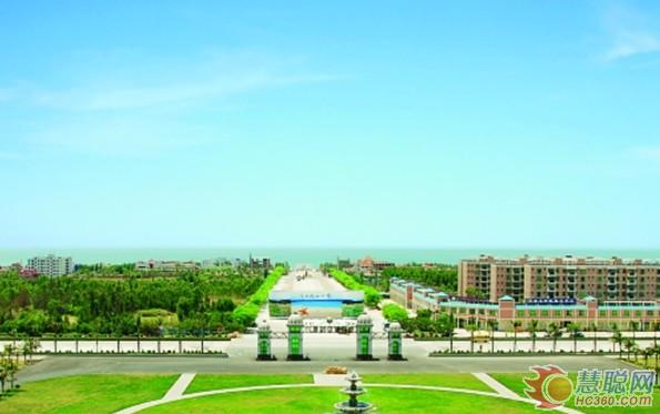 洲明P10户外LED全彩屏助力粤西首家大型露天汽车影院