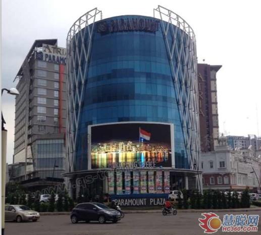 青松大型户外弧形全彩LED显示屏在印尼雅加达落成 青松大型户外弧形全彩LED显示屏在印尼雅加达落成