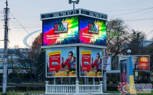 齐普P10户外四面LED广告屏于乌克兰街头闪亮登场