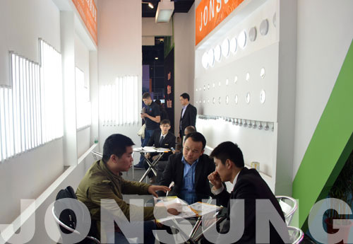 LED市场火热 中祥万支LED微波感应灯牵手台湾