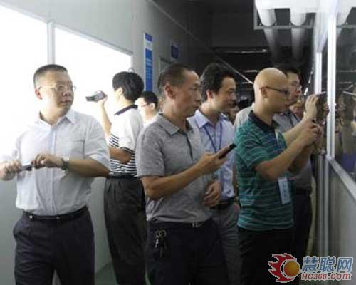 中国照明论坛举行 专家学者考察中山LED标杆企业