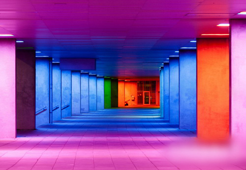 七彩LED地下道 为都市增添魔幻与奇幻元素