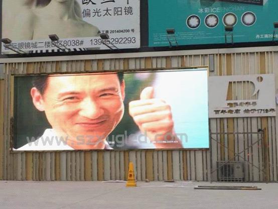 深圳鑫亿光P5LED橱窗屏助力丹阳国际眼镜城