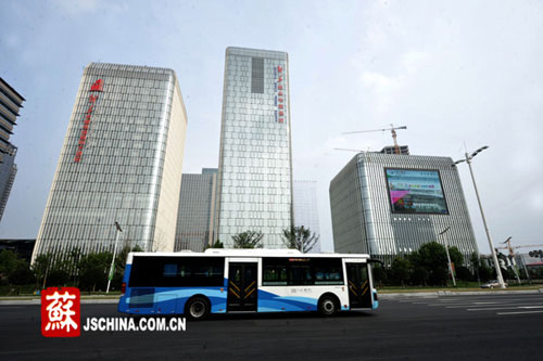 新华屏媒闪亮登场 同步青奥时刻精彩播报