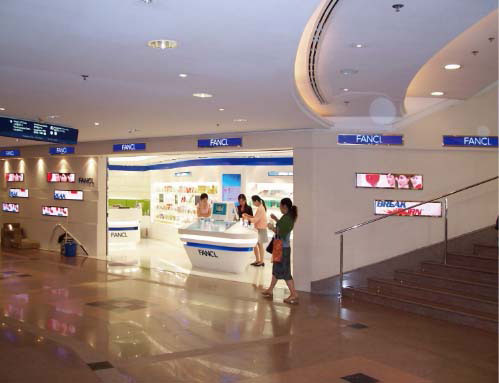 大族元亨LED显示屏: 在购物天堂“屏”水相逢