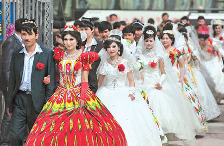 LED大屏幕在塔克拉玛干集体婚礼大放异彩