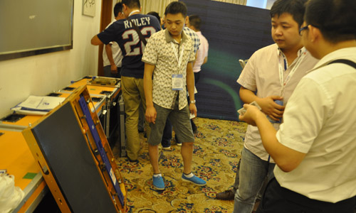 德彩光电：商家瞩目舞美彩立方LED屏 上万元大奖大放送