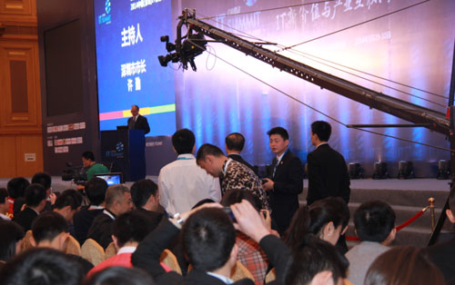 洲明科技LED显示屏赞助2014中国IT领袖峰会 洲明科技LED显示屏赞助2014中国IT领袖峰会