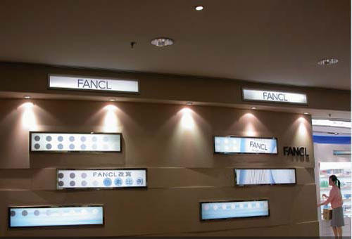 大族元亨LED显示屏: 在购物天堂“屏”水相逢