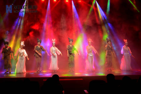 民族风席卷星城 明和打造光色神秘传说