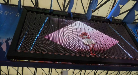 LED广告屏牵手平面广告成户外广告行业新亮点