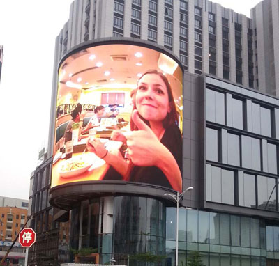 大族元亨弧形LED屏：转角遇见“D16”