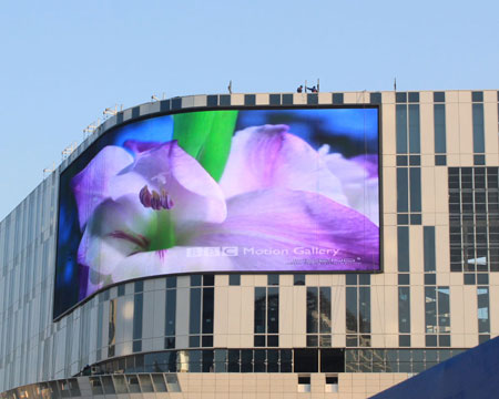 大族元亨弧形LED屏：转角遇见“D16”