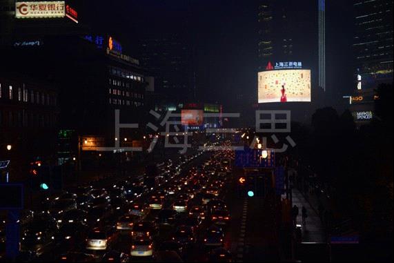 三思制造全彩弧形LED显示屏闪耀兰生大厦 被誉上海第一屏