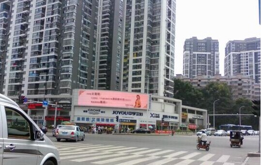 福州闹市多块LED屏示爱全智贤 可惜不是都教授