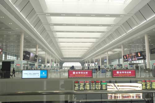 广西高铁“第一屏”，强力巨彩倾情“智造”