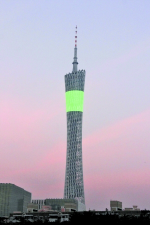 广州塔戴LED“围脖” 市民惊呼：“丑得不忍直视”