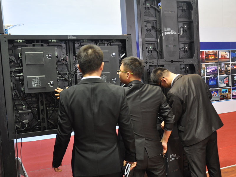 易事达首款3D显示控制系统闪耀ISLE展 LED屏变身3D SO EASY