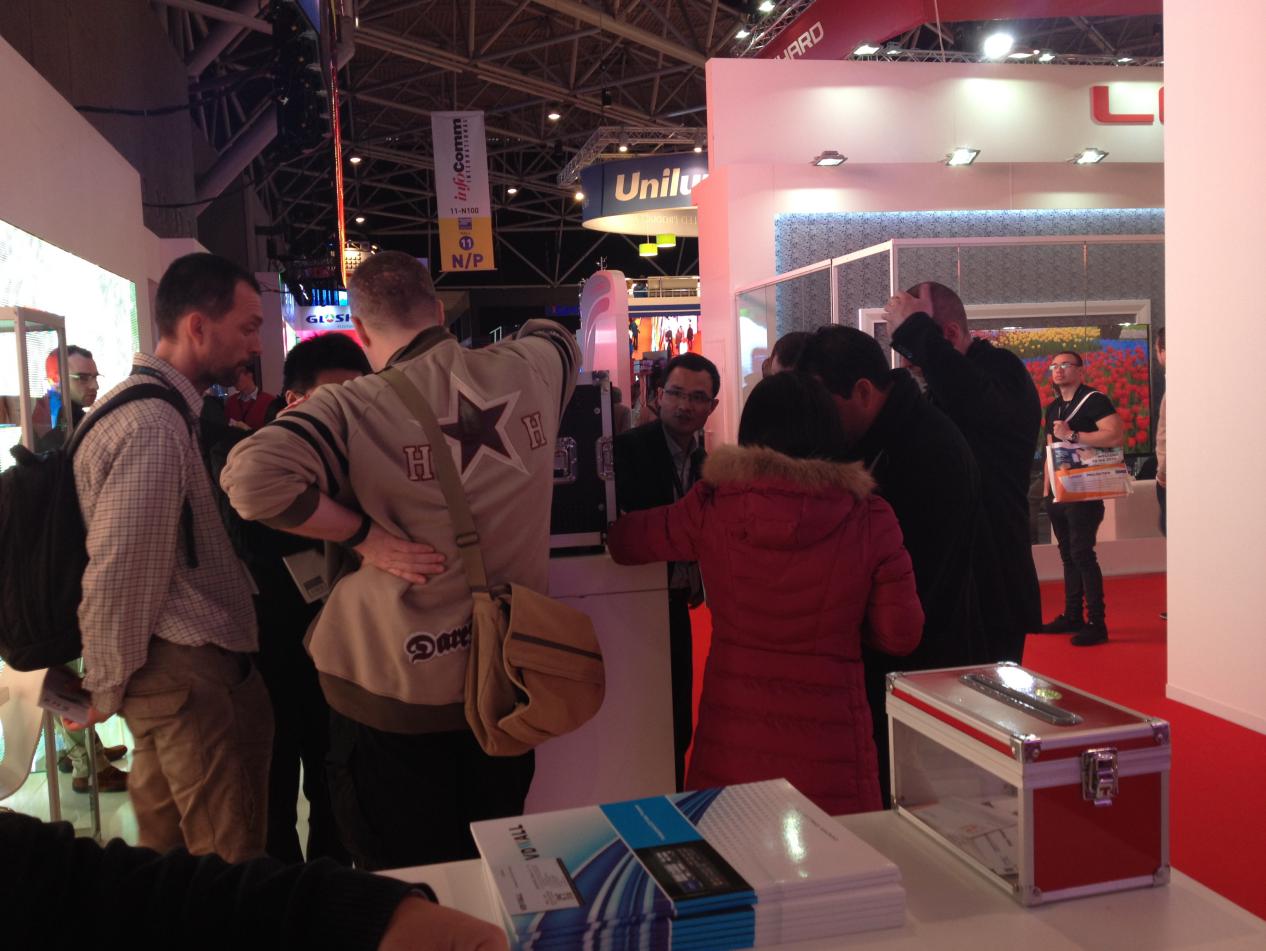 唯奥视讯完美亮相荷兰ISE展 样机展会上售罄