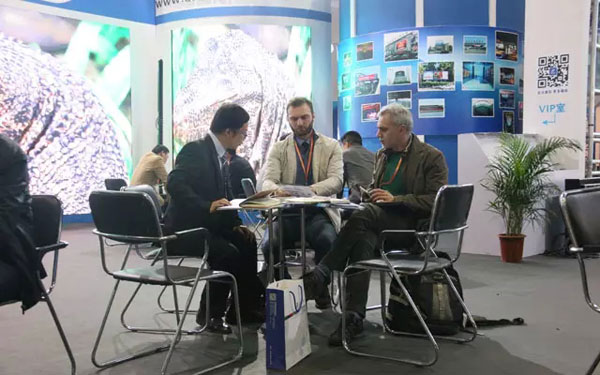 德彩M1系列LED显示屏惊艳亮相广州广告智能标识展