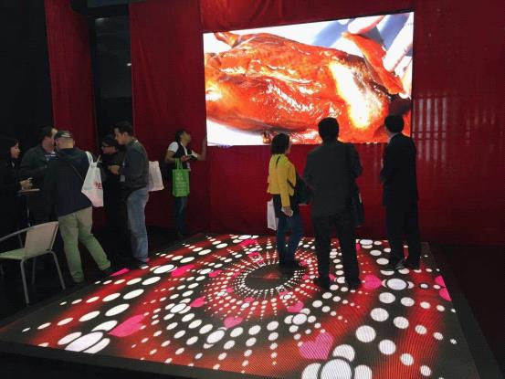 广州迪培思展 雷凌展位简约不失大气