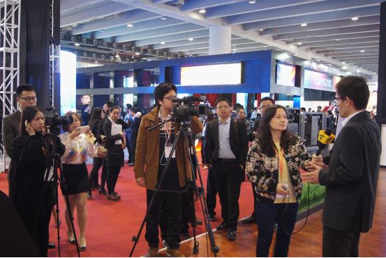 易事达在广州LED展中的“任性”与“霸气”