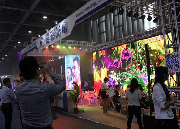 德彩M1舞台租赁屏GETShow展秀出清晰好色彩