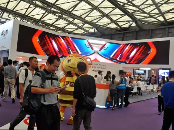 第十一届上海国际 LED展开幕第一天移师第一届 且看各家争鸣