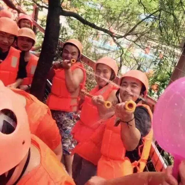 炎炎夏日 合利来的家人们激情似火--清远漂流 我们来啦！！！