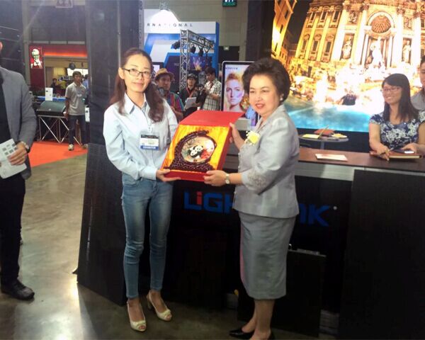 雷凌2015泰国AVL + M展大放异彩 泰国工业部长首站到访雷凌展位