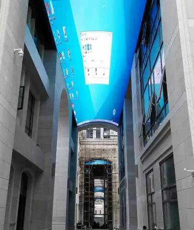 艾比森打造巨型LED弧型天幕屏 打造大连独特风景线 艾比森打造巨型LED弧型天幕屏 打造大连独特风景线