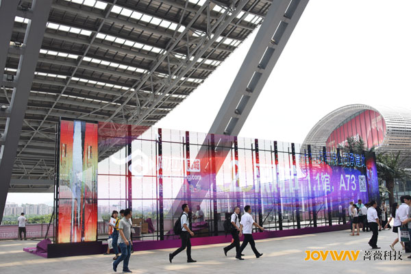 广州光亚展蔷薇科技锥形LED灯条屏挑战行业新高度