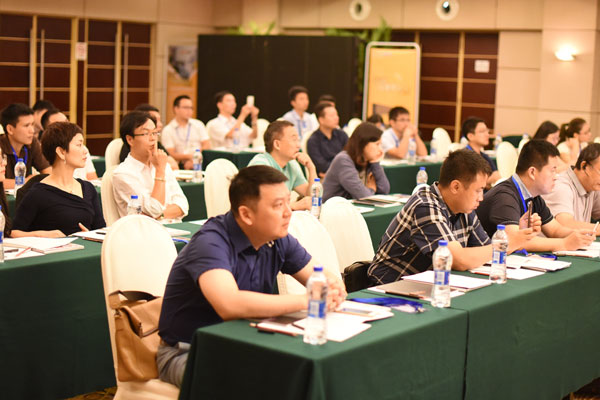 LED灯条屏作为城市地标媒体黄金搭档 在中国地标媒体论坛大放异彩