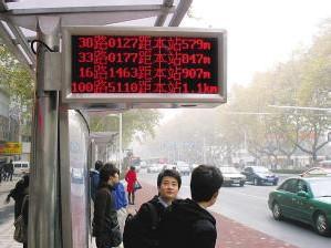 智慧城市智能当道 看LED显示屏在智能公交站牌的应用
