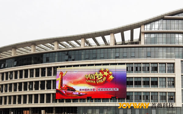 江苏扬州：LED灯条屏正在发光 蔷薇科技铸造城市魅力