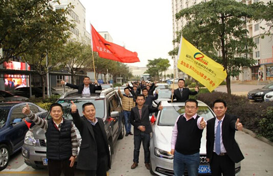 大浪淘沙勇者领航，强力巨彩“渠道之王”璀璨升级“终端之王”