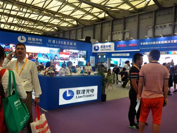 第十一届上海国际 LED展开幕第一天移师第一届 且看各家争鸣