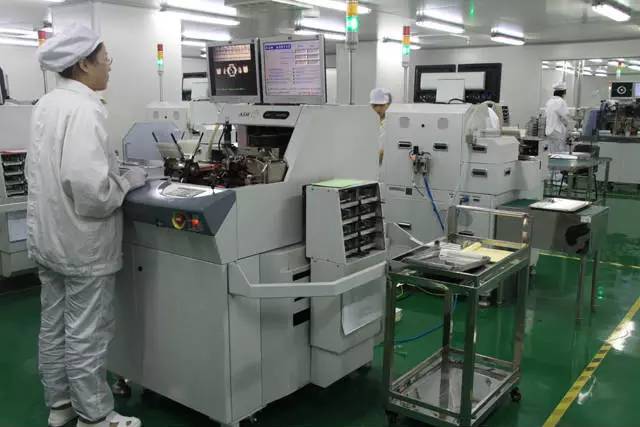 艾比森：做自己的灯 做自己的屏