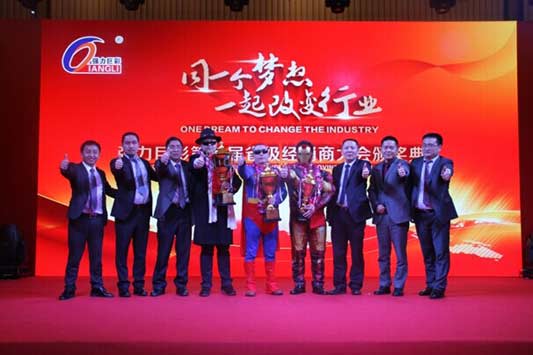 大浪淘沙勇者领航，强力巨彩“渠道之王”璀璨升级“终端之王”