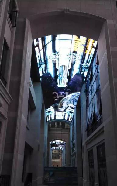 艾比森打造巨型LED弧型天幕屏 打造大连独特风景线 艾比森打造巨型LED弧型天幕屏 打造大连独特风景线