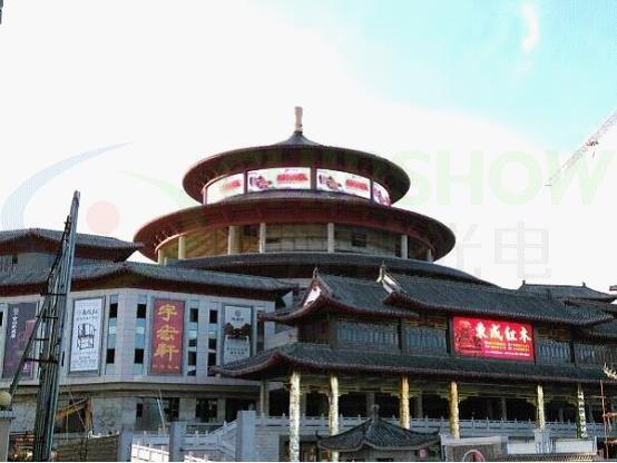 齐普光电360°圆弧中空屏亮相中山红木博览城