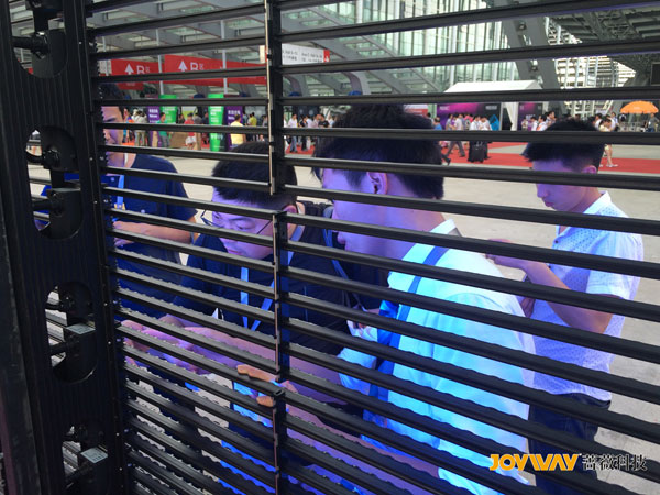 广州光亚展蔷薇科技锥形LED灯条屏挑战行业新高度