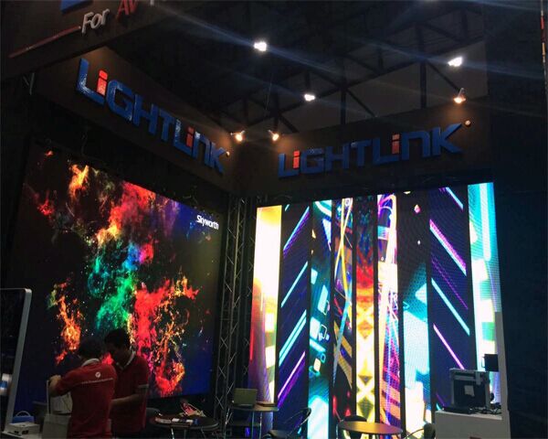 雷凌2015泰国AVL + M展大放异彩 泰国工业部长首站到访雷凌展位