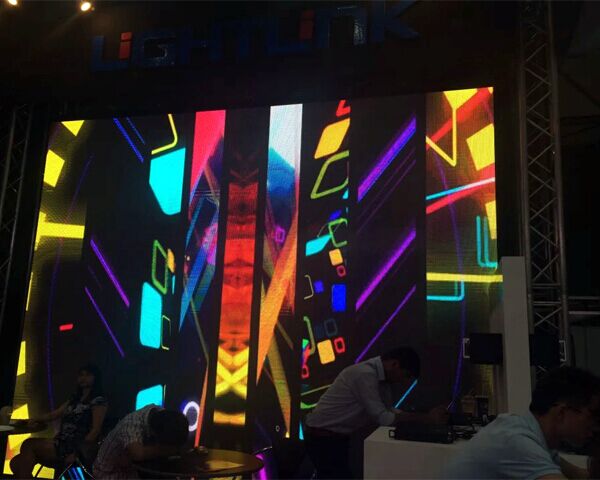 雷凌2015泰国AVL + M展大放异彩 泰国工业部长首站到访雷凌展位